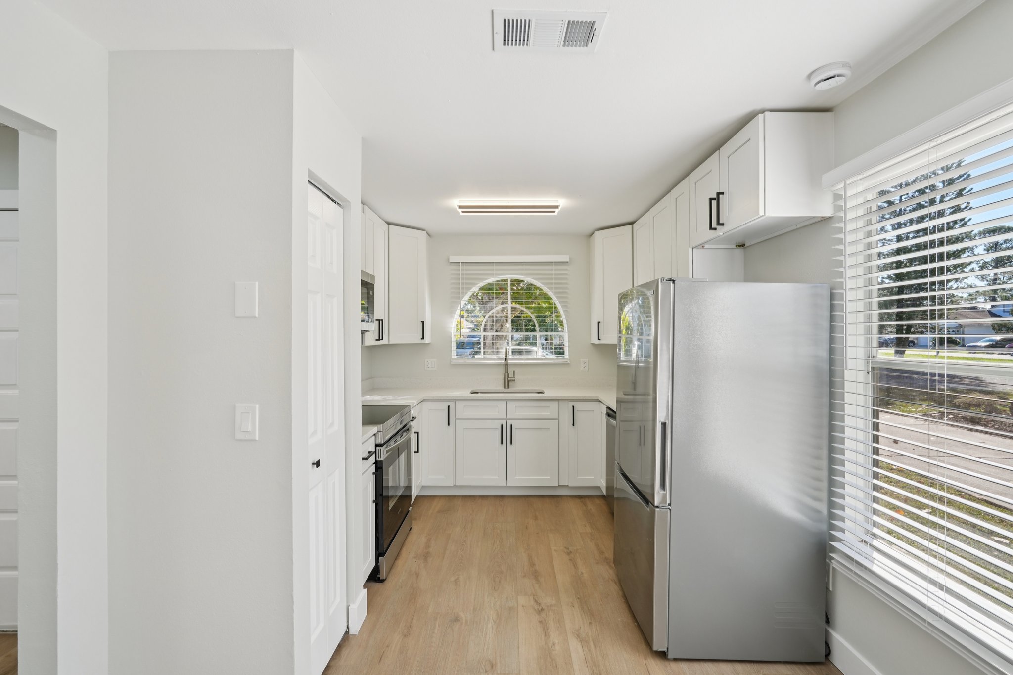 Edgewater Cir-S0411-008.jpg