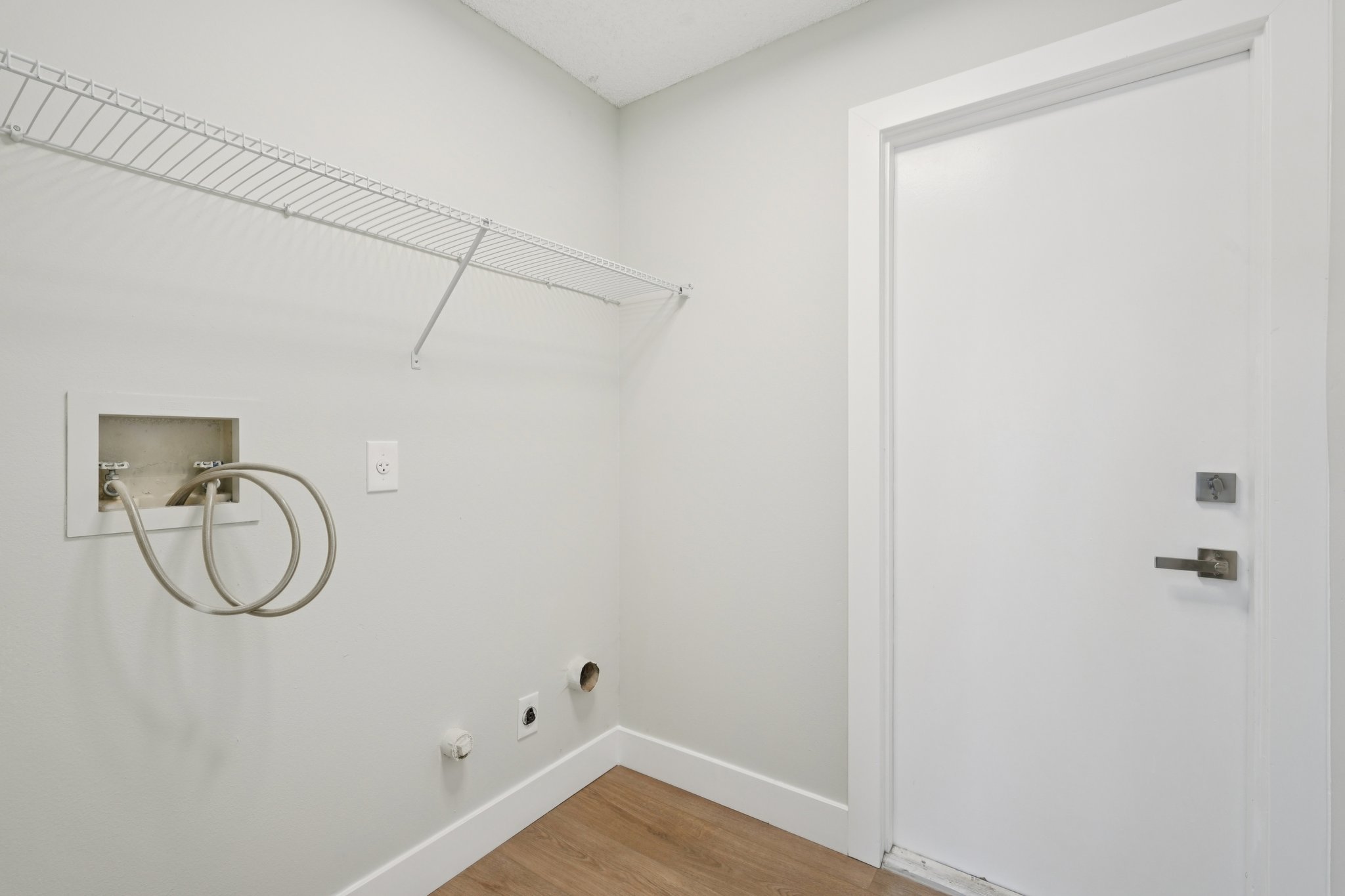 Edgewater Cir-S0411-010.jpg