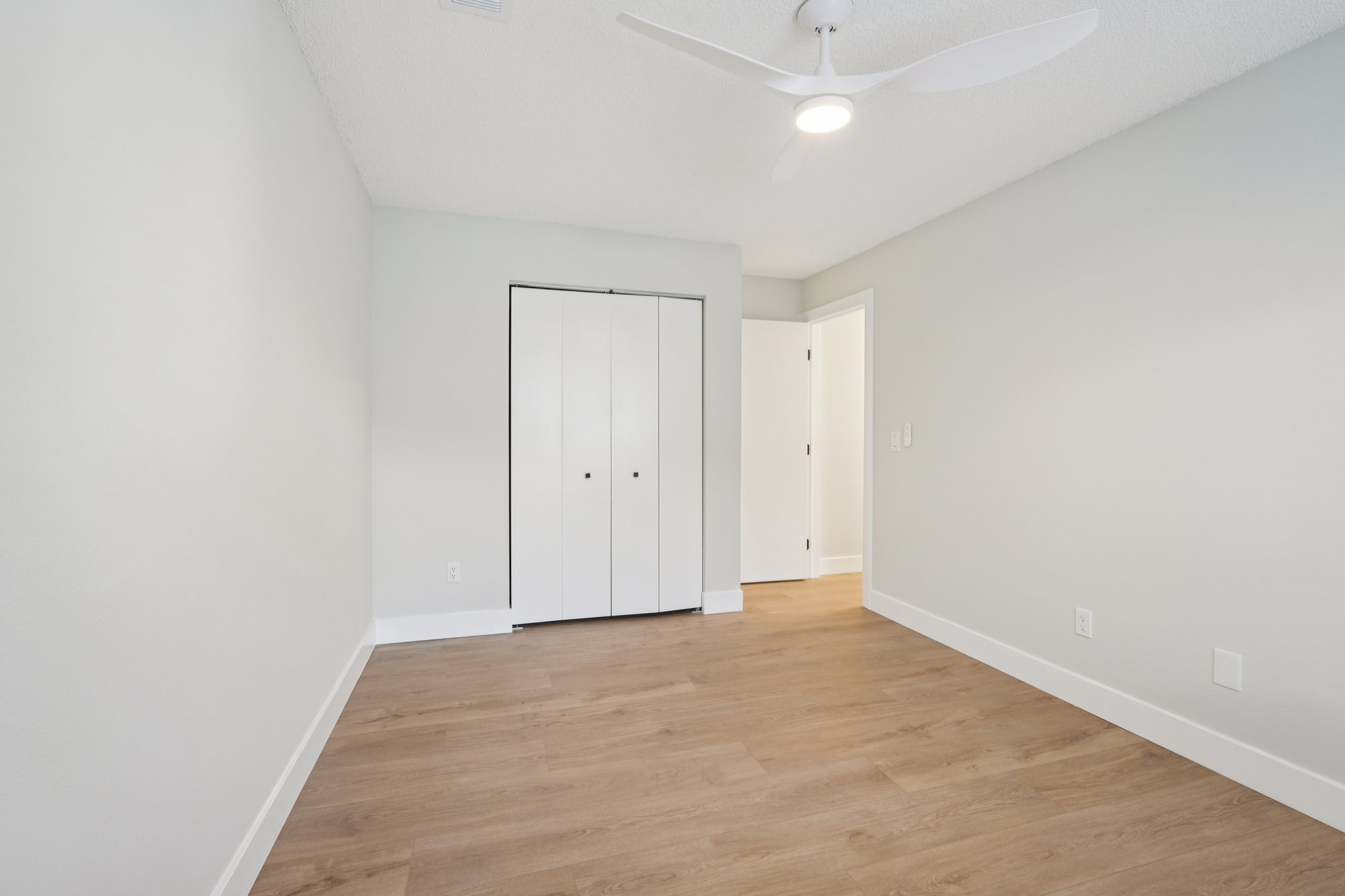 Edgewater Cir-S0411-012.jpg