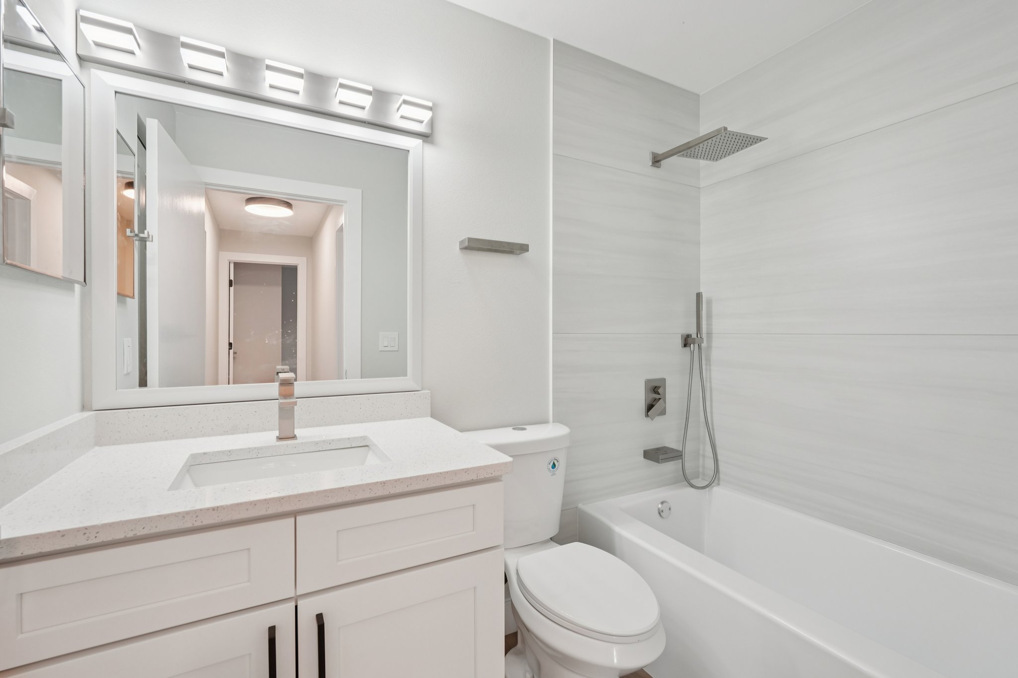 Edgewater Cir-S0411-015.jpg