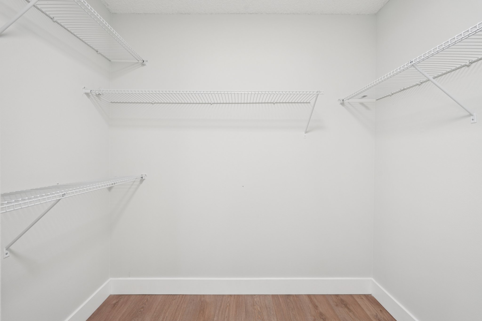 Edgewater Cir-S0411-019.jpg