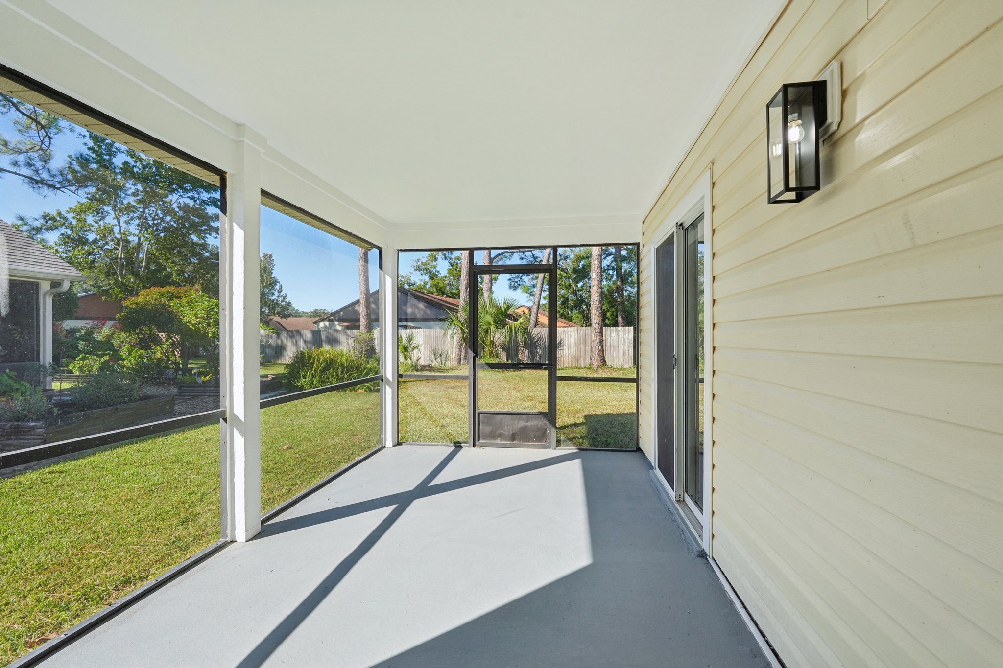 Edgewater Cir-S0411-020.jpg