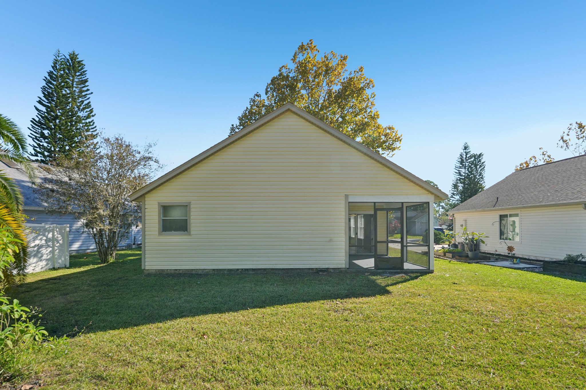 Edgewater Cir-S0411-022.jpg