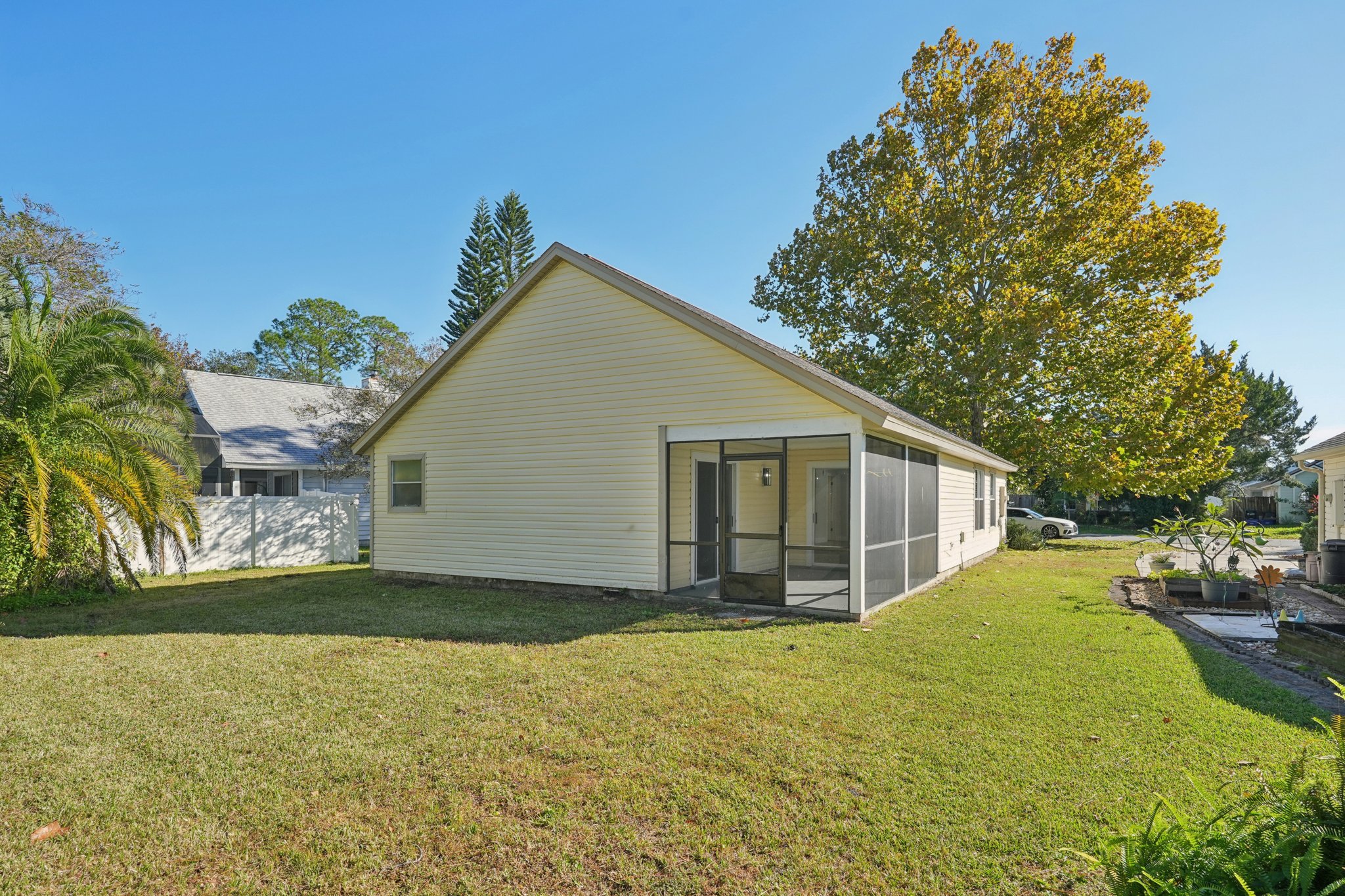 Edgewater Cir-S0411-023.jpg