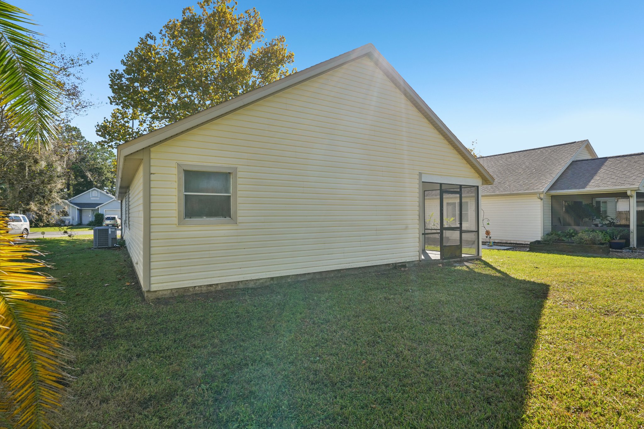 Edgewater Cir-S0411-024.jpg