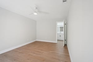 Edgewater Cir-S0411-016.jpg