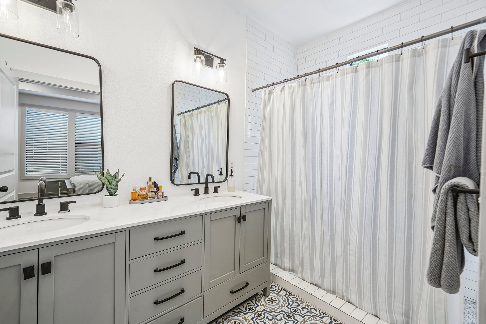 Fairview Ave 1-S1305-025.jpg