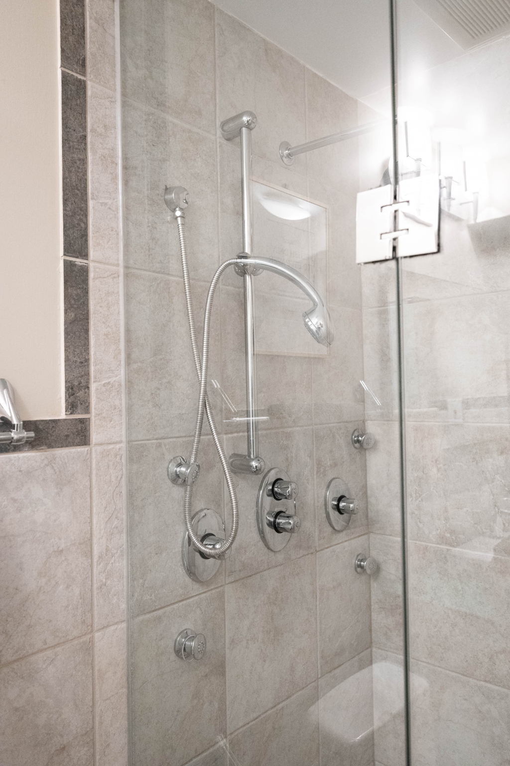 Toronto property showcase — delivered property photograph 75