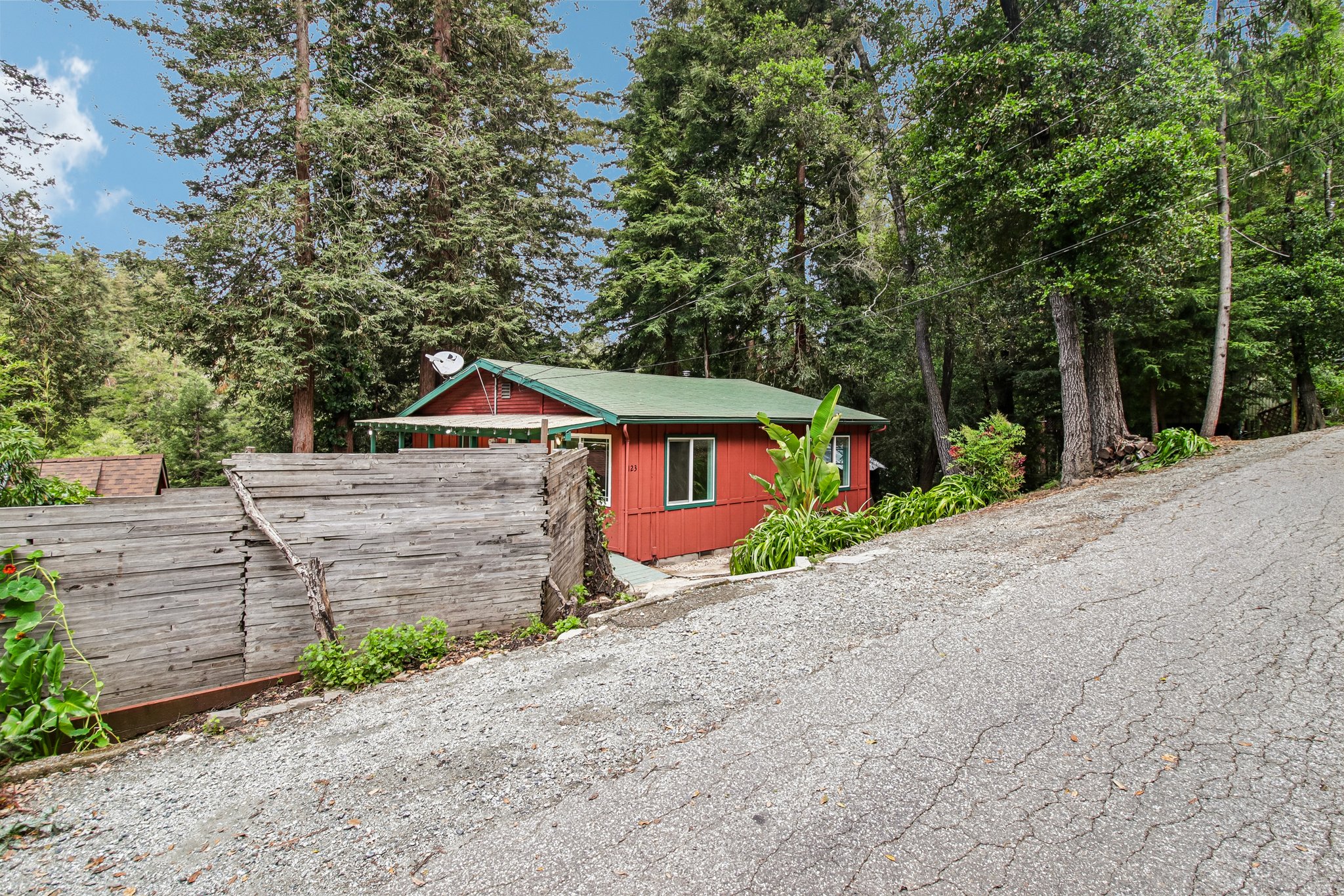 Pine Ave-S2504-002.jpg