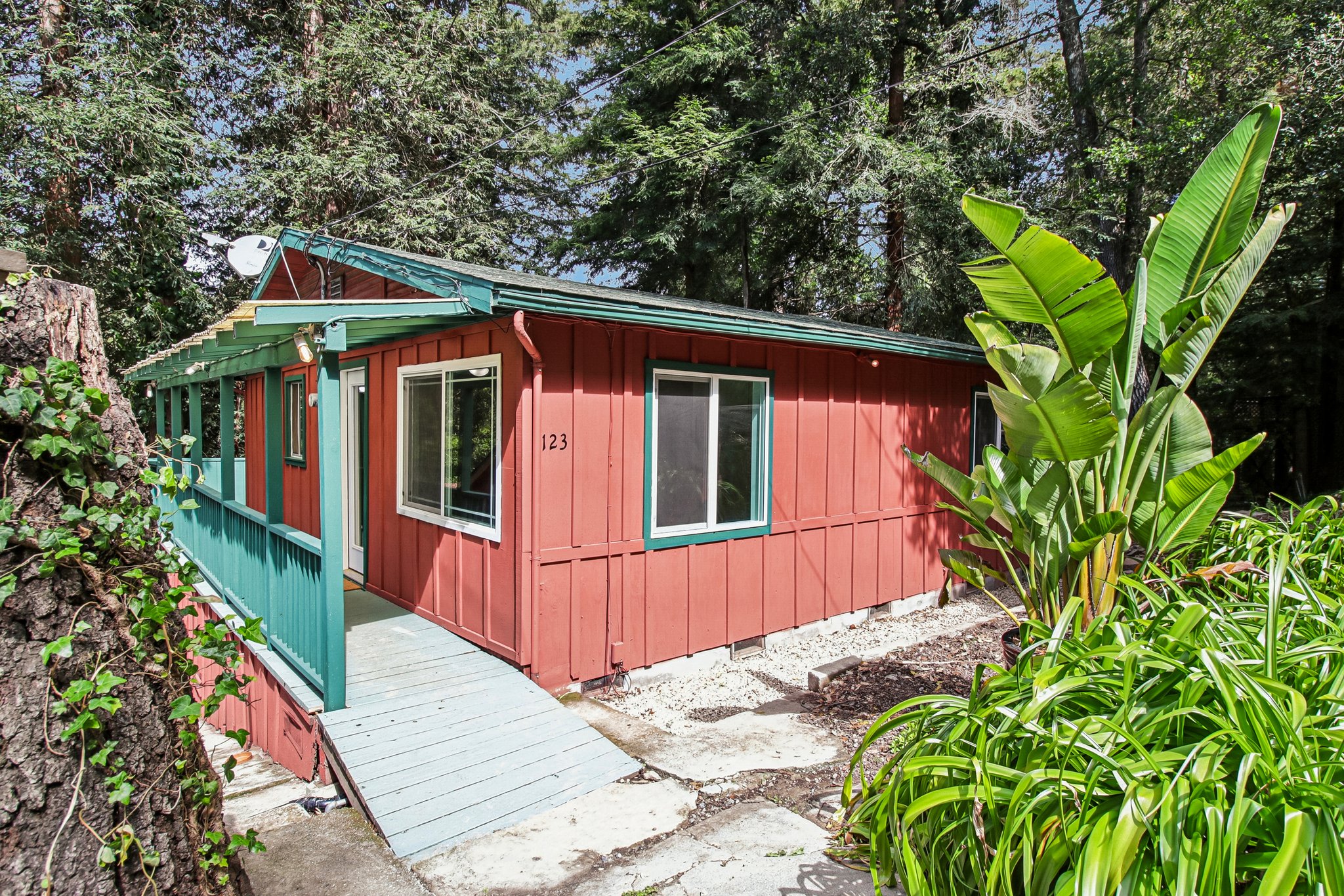 Pine Ave-S2504-005.jpg