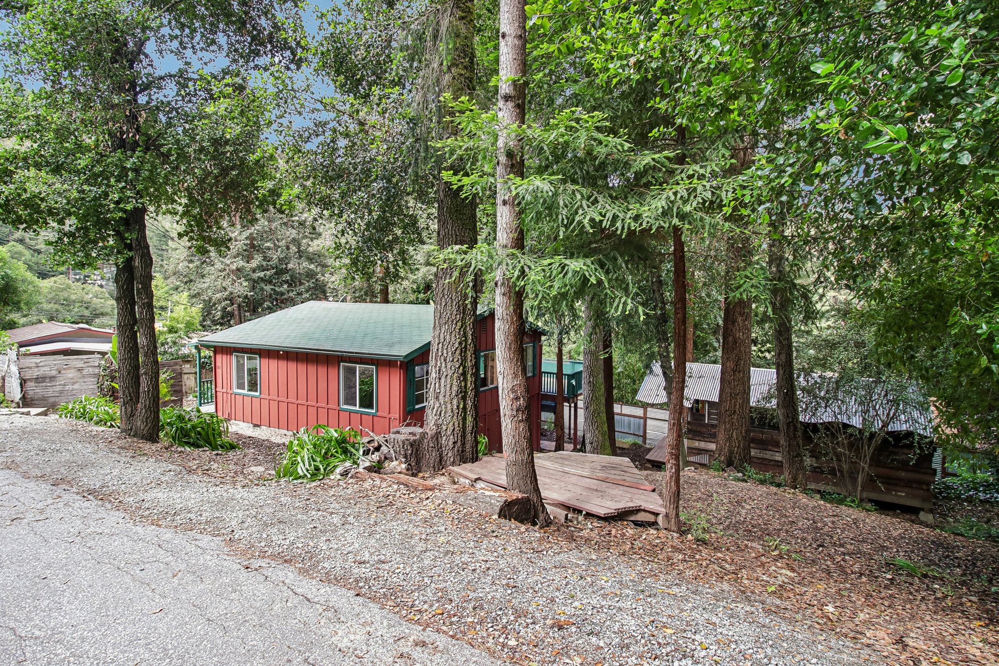 Pine Ave-S2504-010.jpg