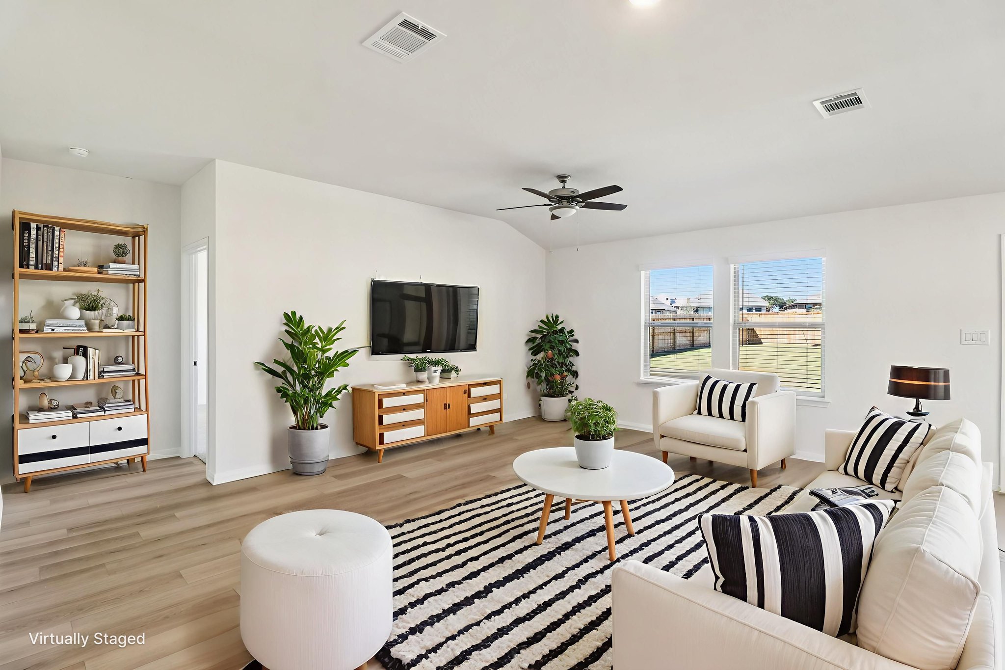 San Antonio East - Legendary Trails - 123 Shelton Pass Schertz TX 78108 - 006 virtually staged.jpeg