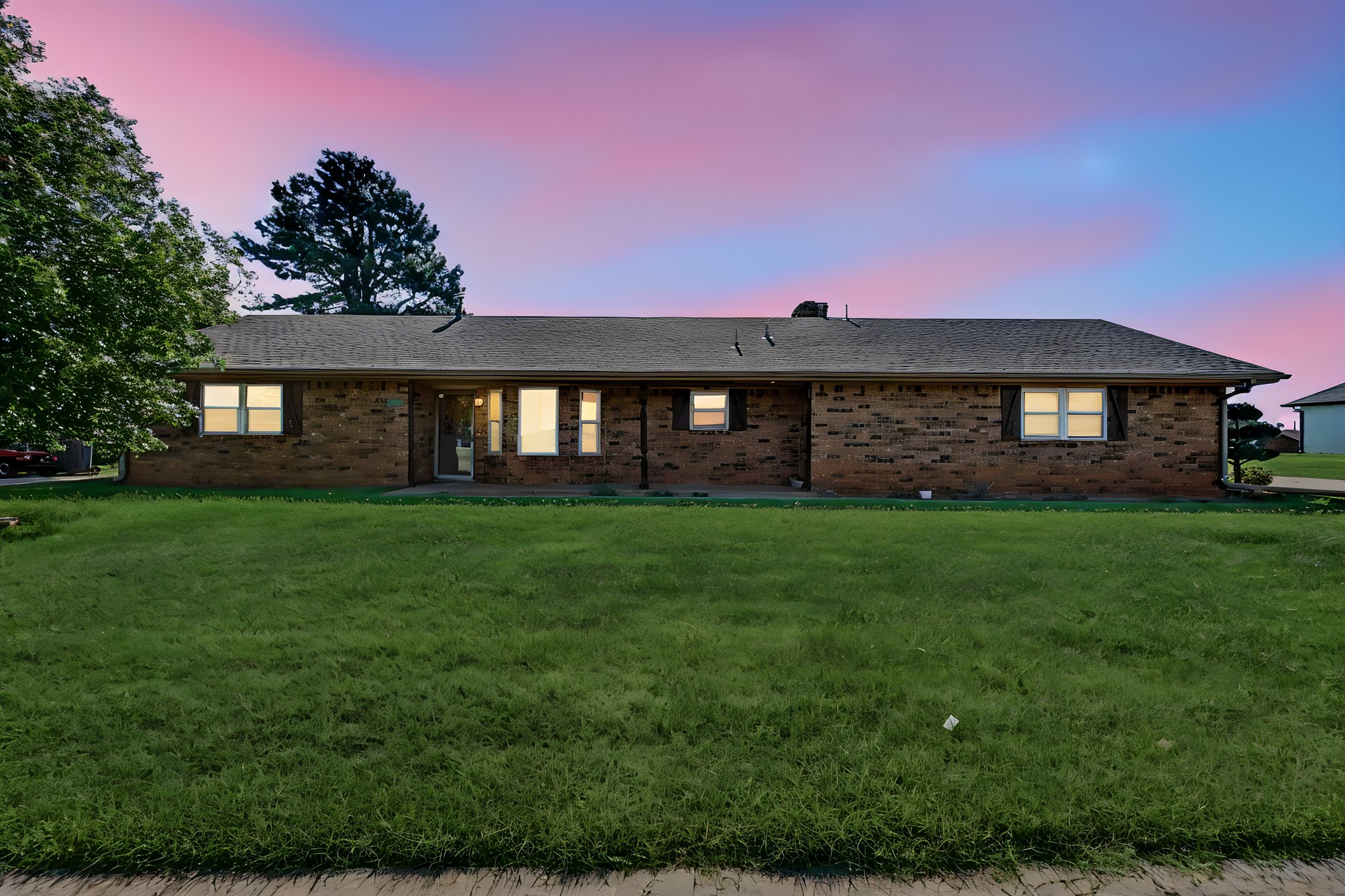 HSM - 123 W Quail Dr - Cordell-2 day to dusk.jpeg
