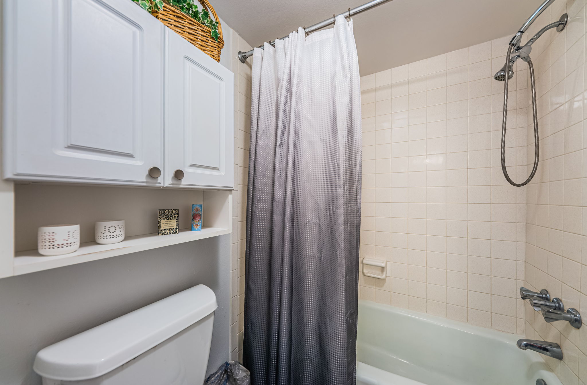 Bathroom 1b