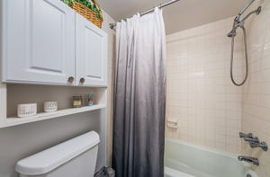 Bathroom 1b