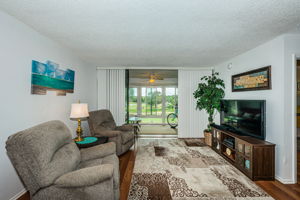 Living Room 4-2