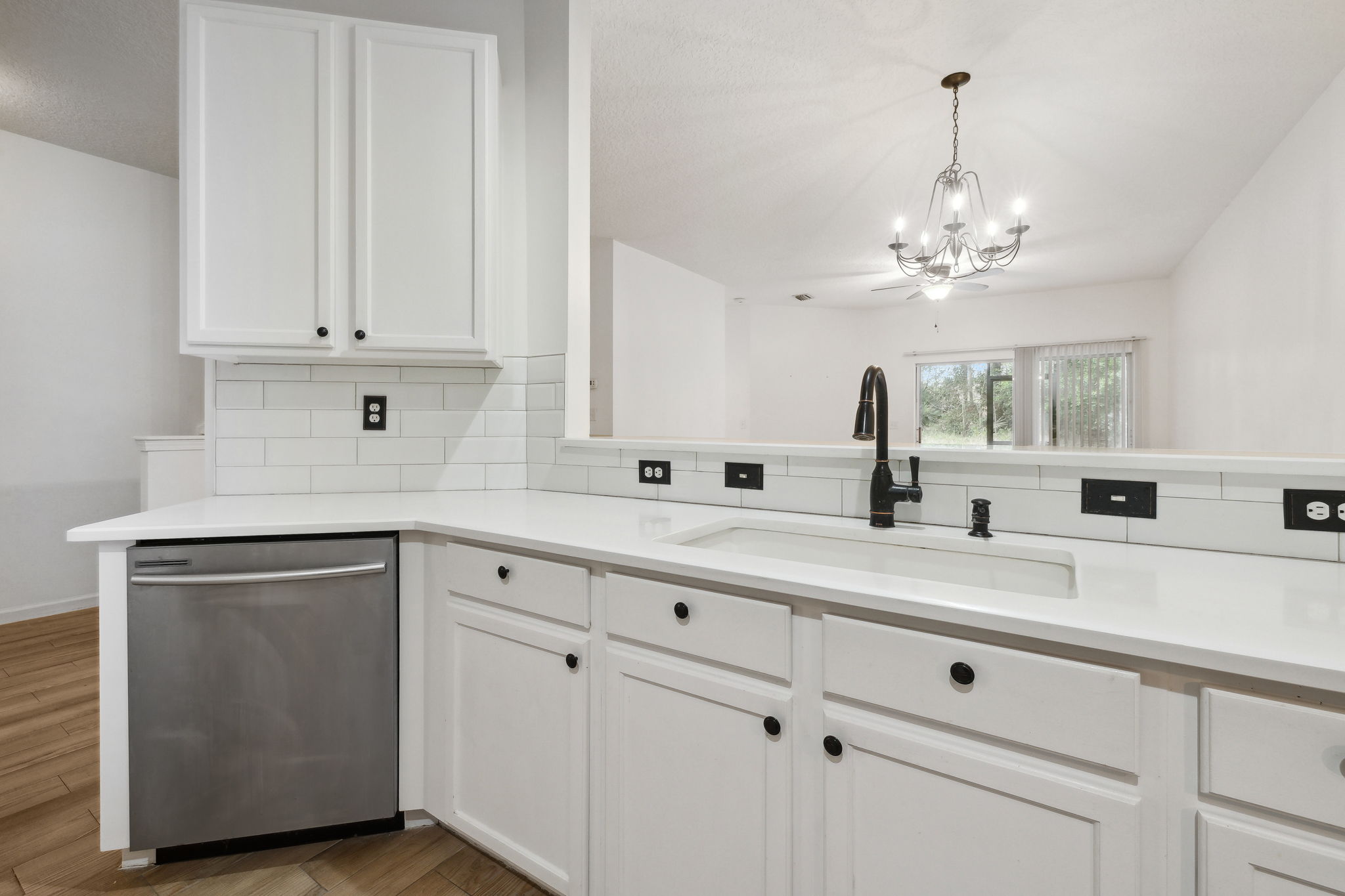 Quartz Counters & Undermount Sink