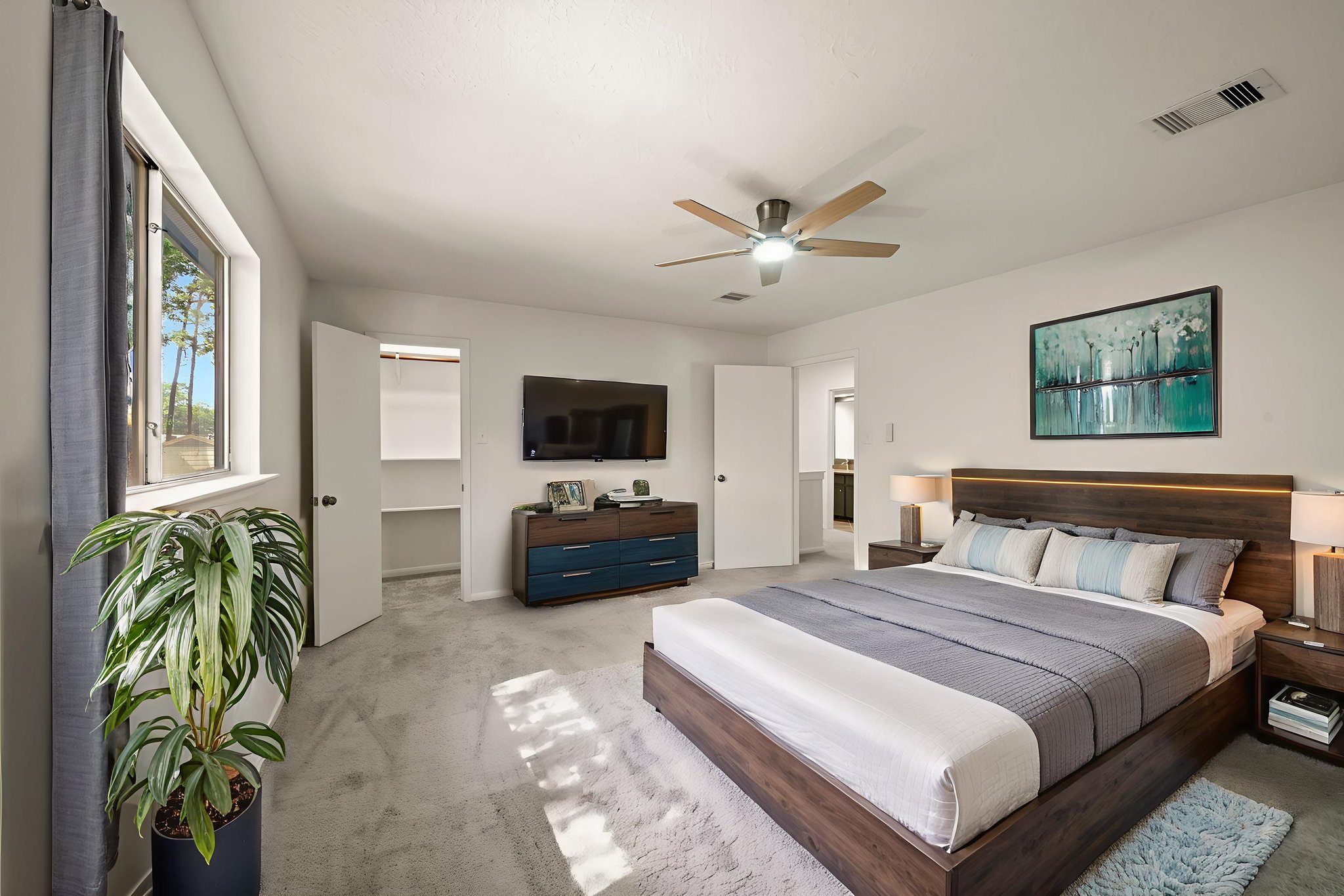 AR700150 virtually staged.jpeg