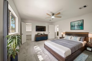 AR700150 virtually staged.jpeg