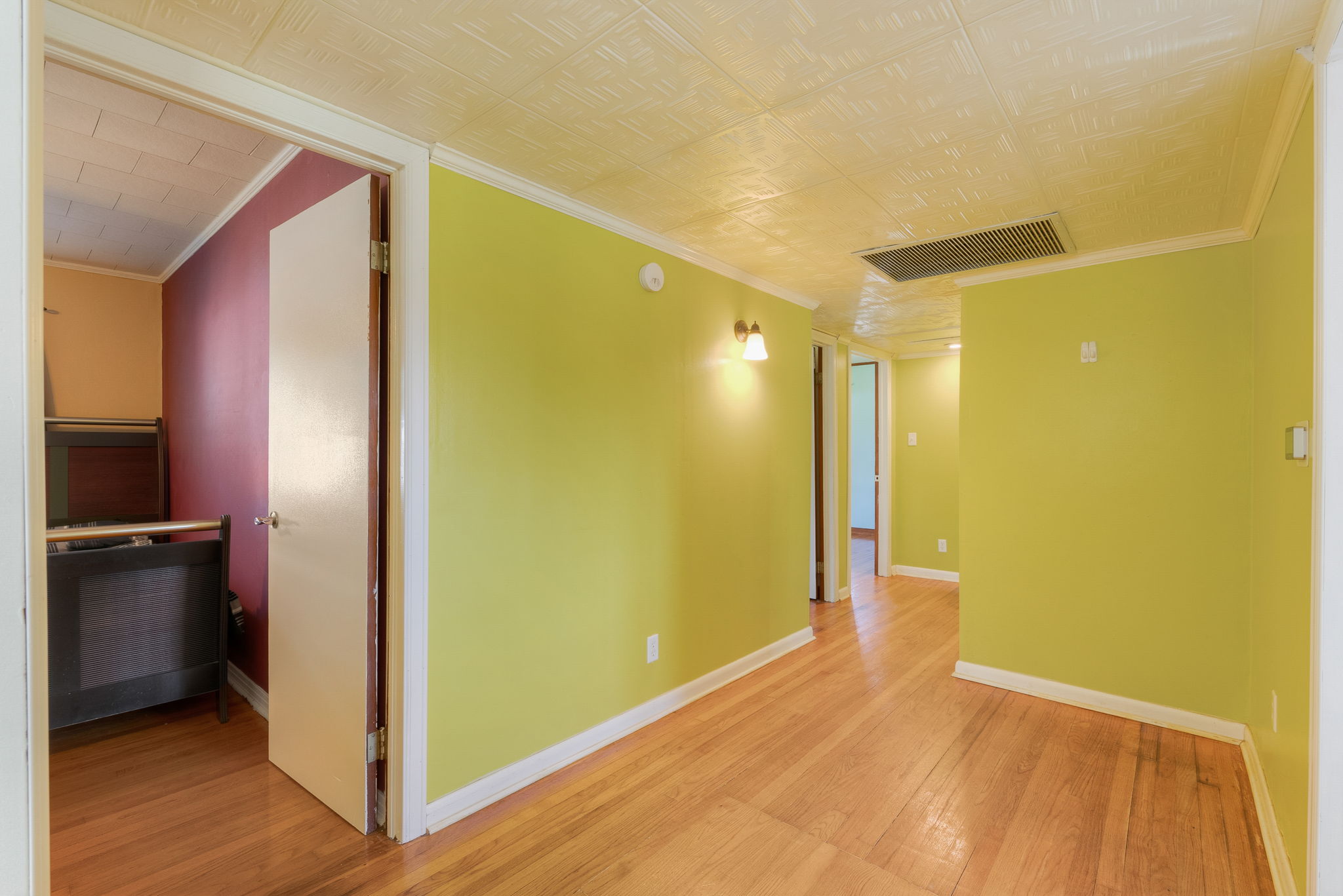 N Oakleaf Ave-024