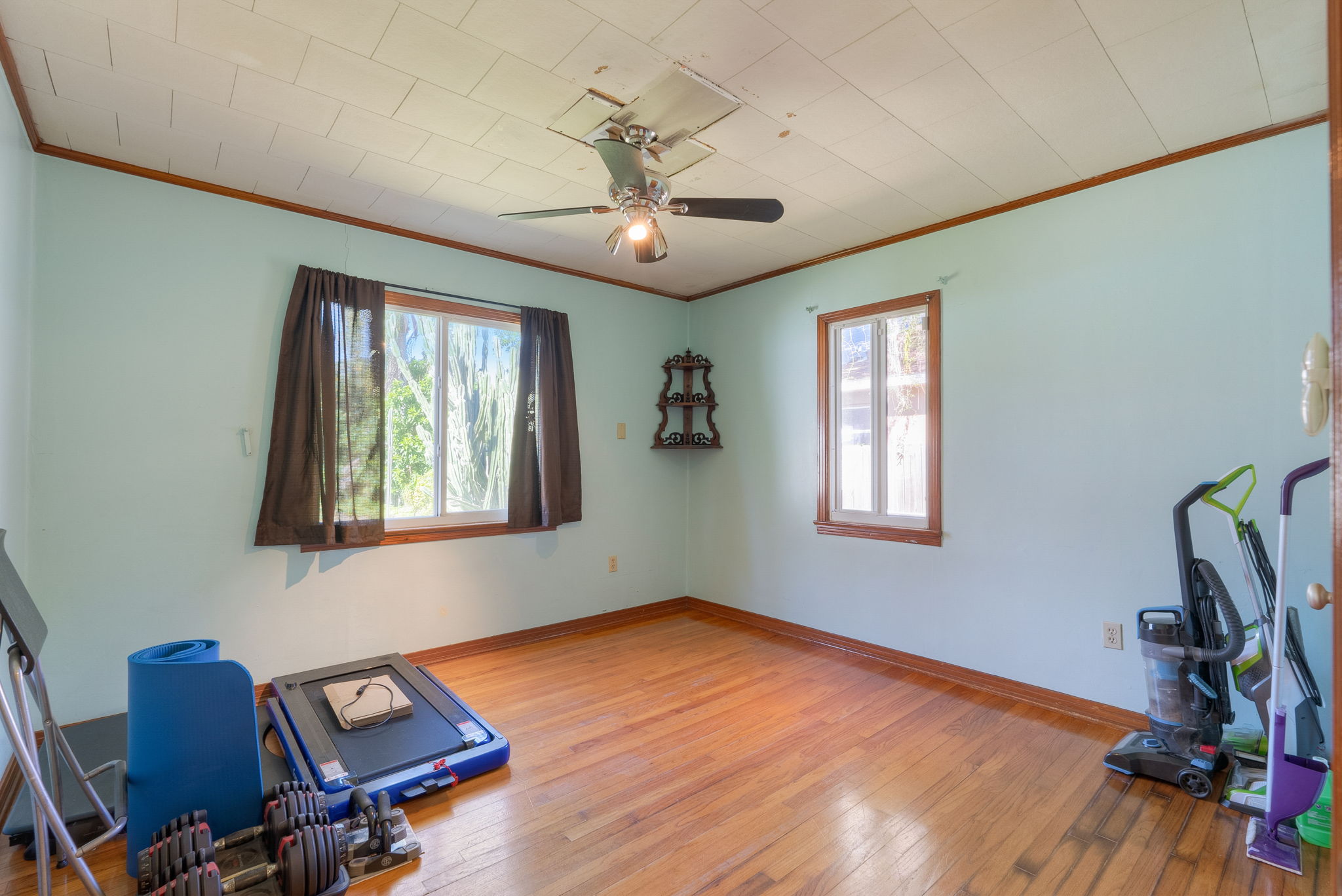 N Oakleaf Ave-030