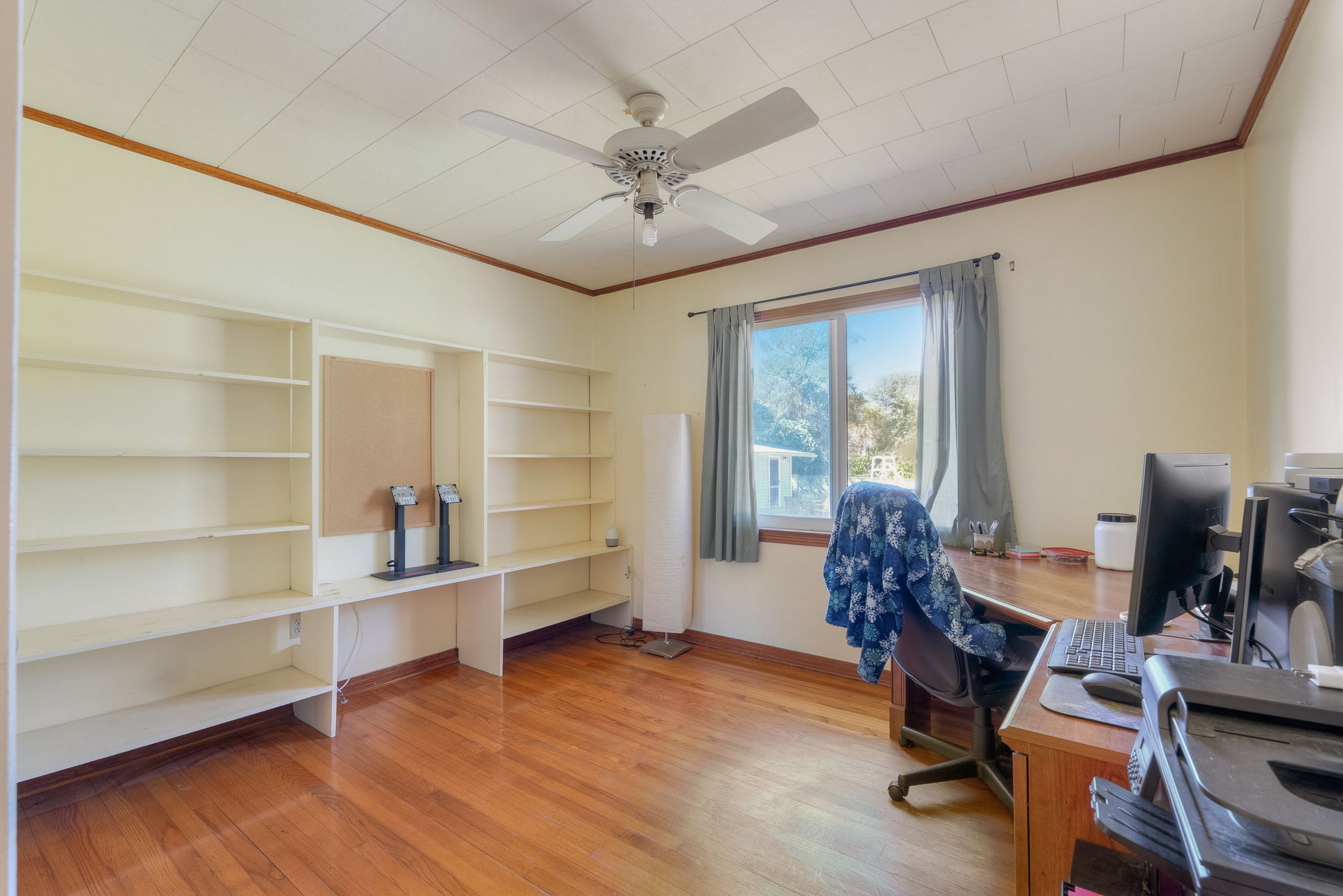 N Oakleaf Ave-025