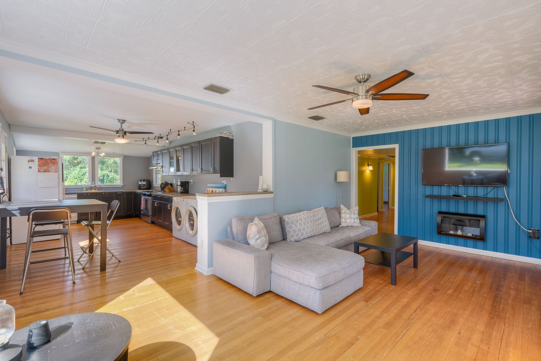 N Oakleaf Ave-015