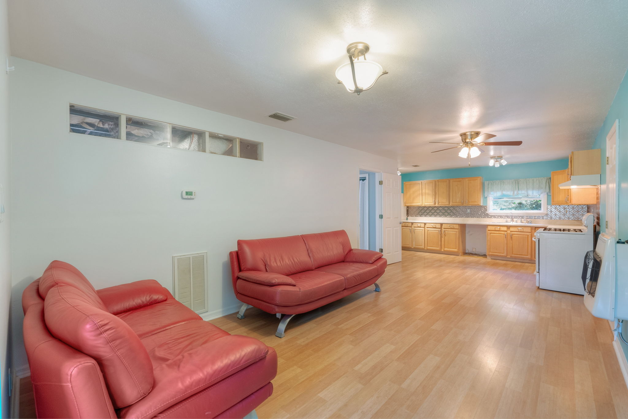 N Oakleaf Ave-016