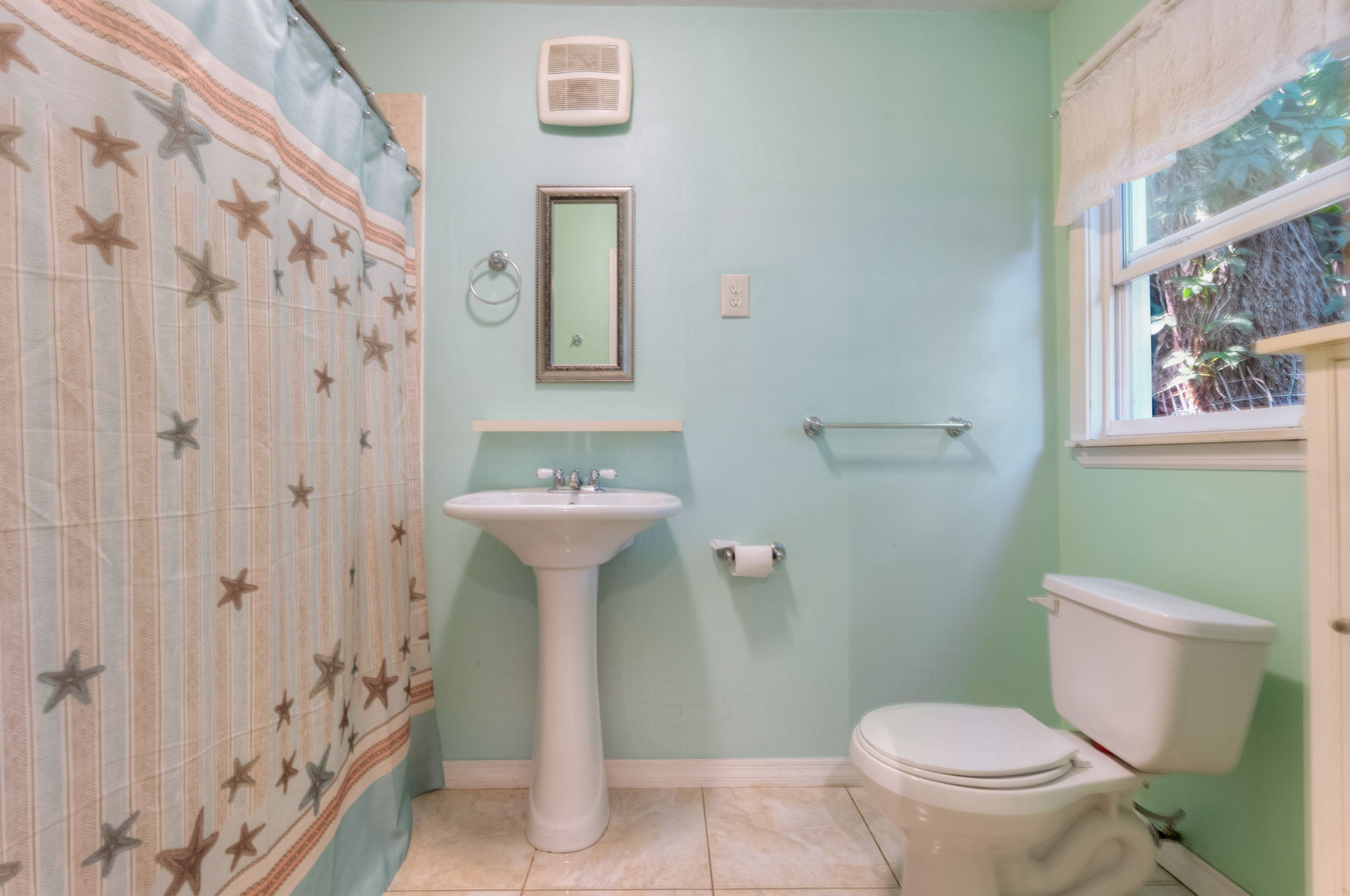 N Oakleaf Ave-031