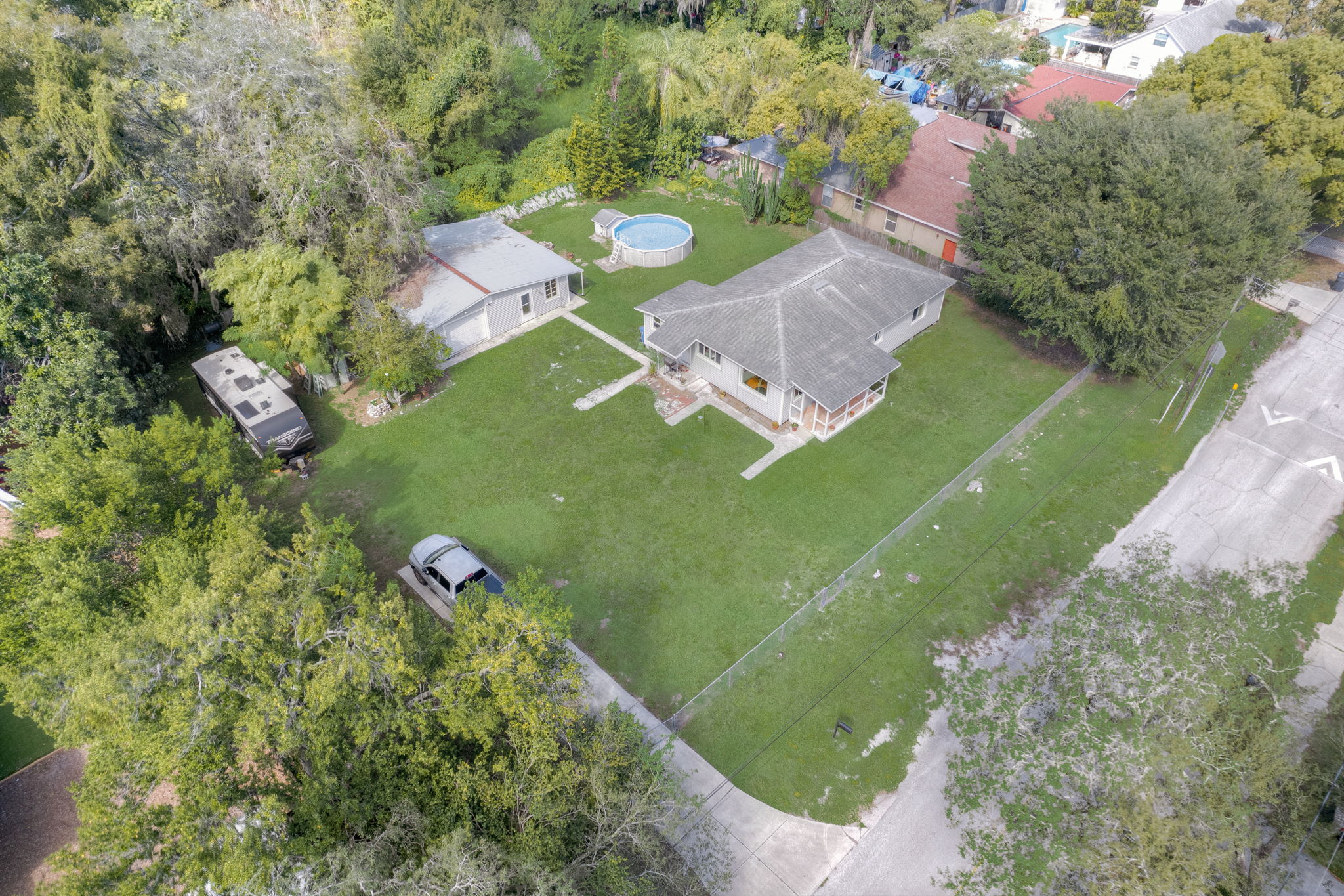 N Oakleaf Ave-047