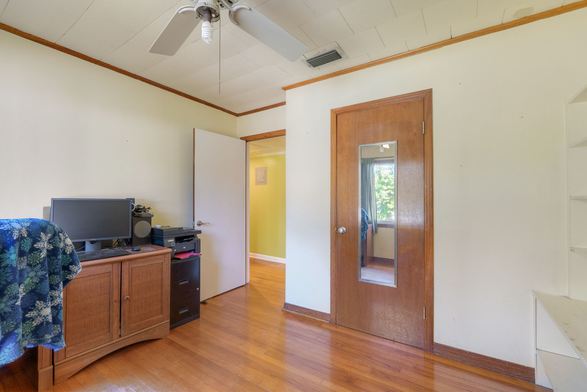 N Oakleaf Ave-026
