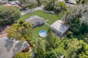 N Oakleaf Ave-048