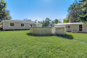 N Oakleaf Ave-037