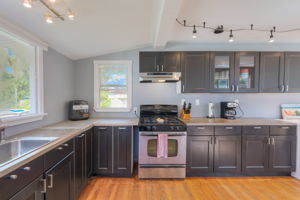 N Oakleaf Ave-013