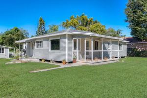 N Oakleaf Ave-002