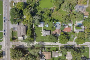 N Oakleaf Ave-039