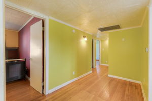 N Oakleaf Ave-024