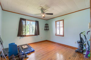 N Oakleaf Ave-030
