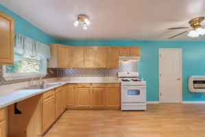 N Oakleaf Ave-018