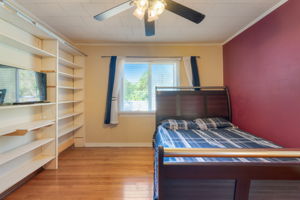 N Oakleaf Ave-021