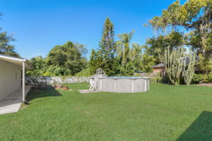 N Oakleaf Ave-034