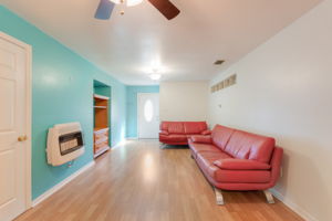 N Oakleaf Ave-017