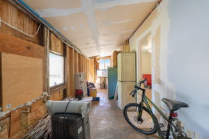 N Oakleaf Ave-033