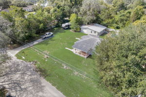 N Oakleaf Ave-046