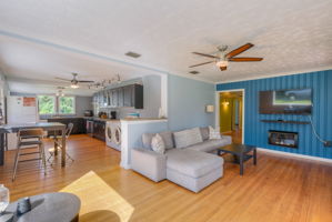 N Oakleaf Ave-015