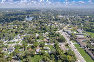 N Oakleaf Ave-043