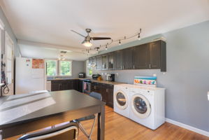 N Oakleaf Ave-010