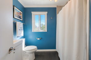 N Oakleaf Ave-023