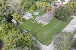 N Oakleaf Ave-047
