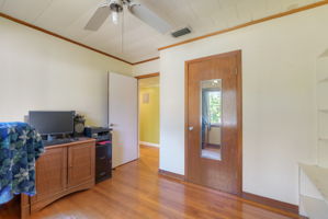 N Oakleaf Ave-026